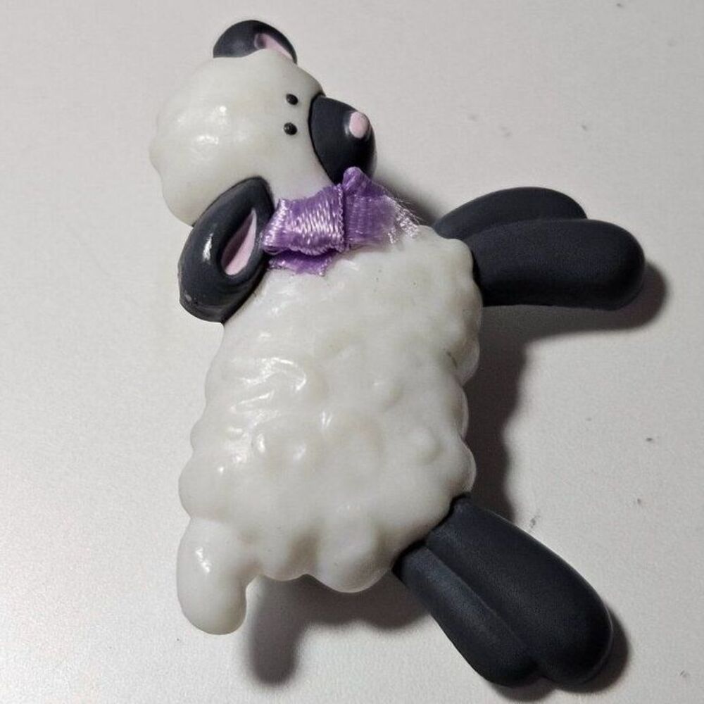 Hallmark white sheep brooch - Picture 10 of 10